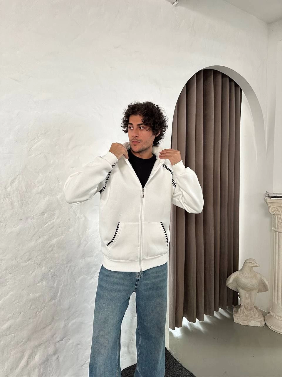 Erkek Oversize Dik Yaka Fermuarlı Sweatshirt - Zincir Nakışli Kanguru Cepli - Beyaz