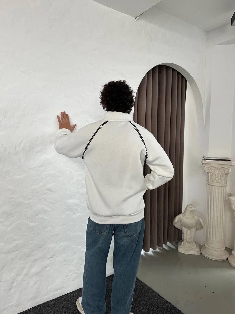 Erkek Oversize Dik Yaka Fermuarlı Sweatshirt - Zincir Nakışli Kanguru Cepli - Beyaz