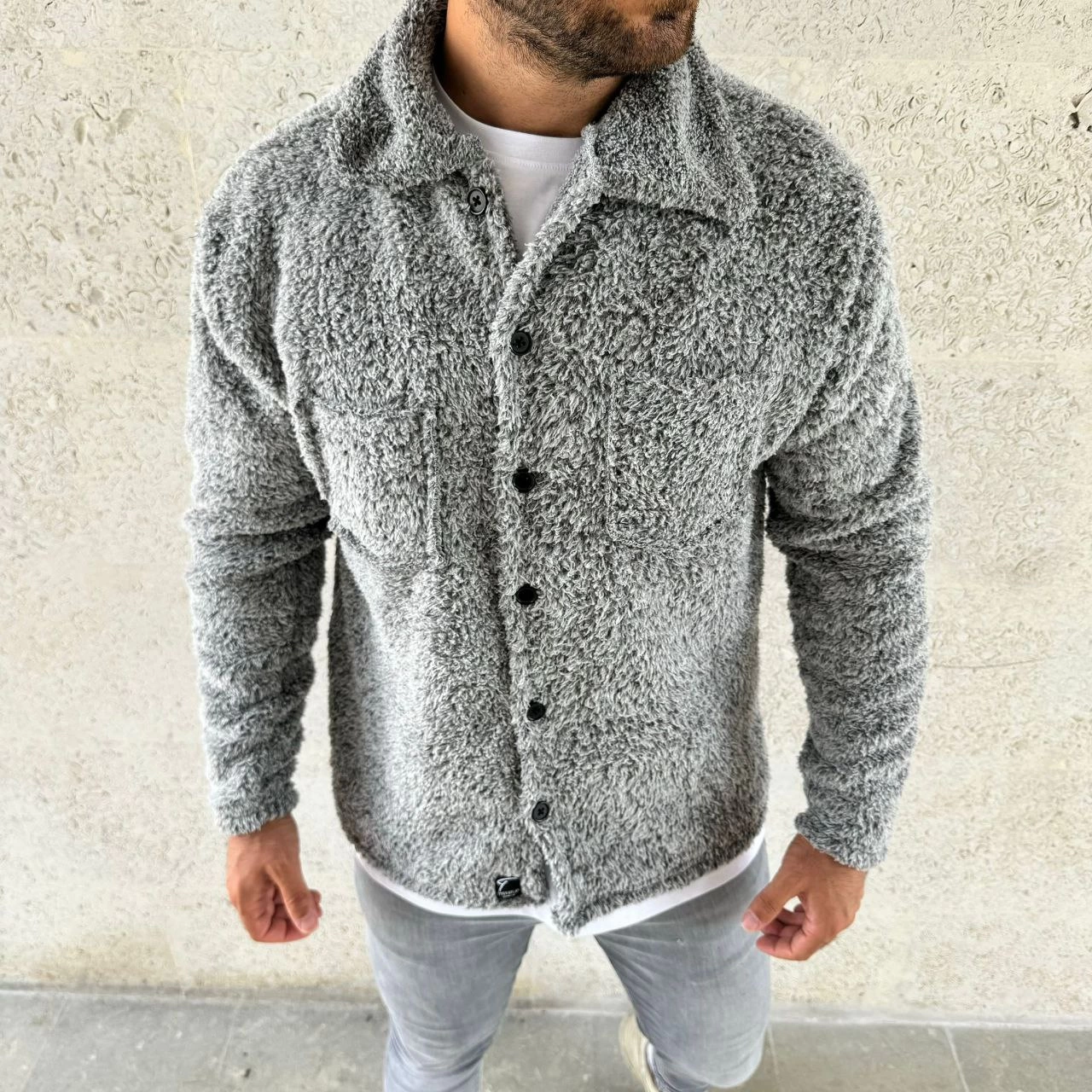 Erkek Pelüş Polar Hırka Gömlek – Yakalı, İlik Düğmeli, Göğüs Cepli, Yumuşak Dokulu Kışlık Regular Fit Rahat Günlük Model - Gri