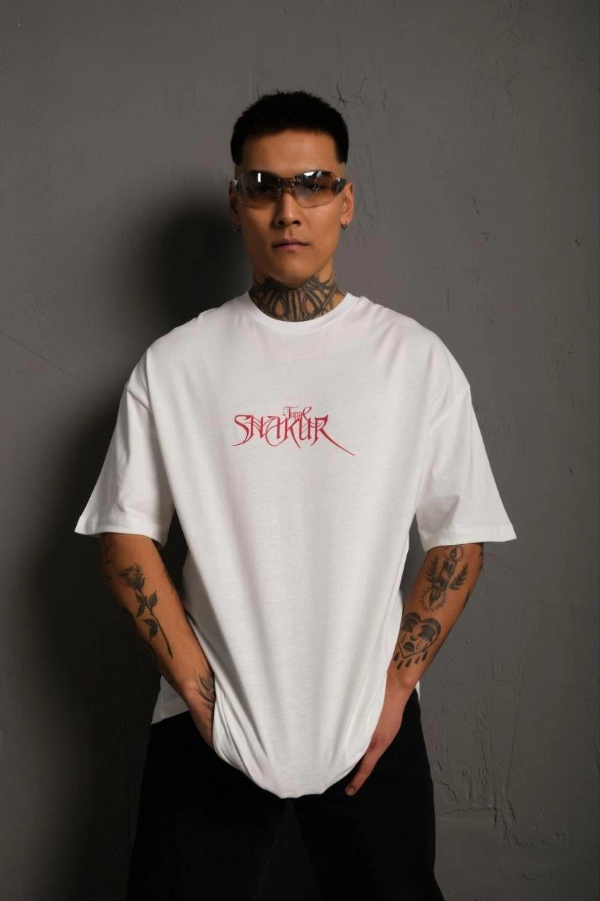 Erkek Oversize Tişört – Beyaz 24/1 Penye Kumaş, Bisiklet Yaka, Ön & Arka Baskılı, Streetwear Tarzı Rahat Büyük Kalıp T-Shirt- Beyaz