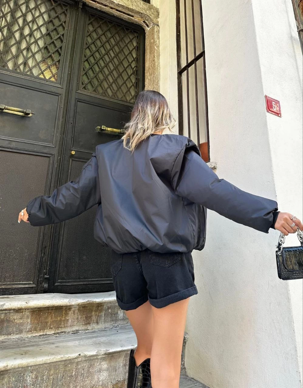 Kadın Oversize Bomber Ceket – Siyah, Fermuarlı, Sokak Modası Tarzı Mont - Siyah