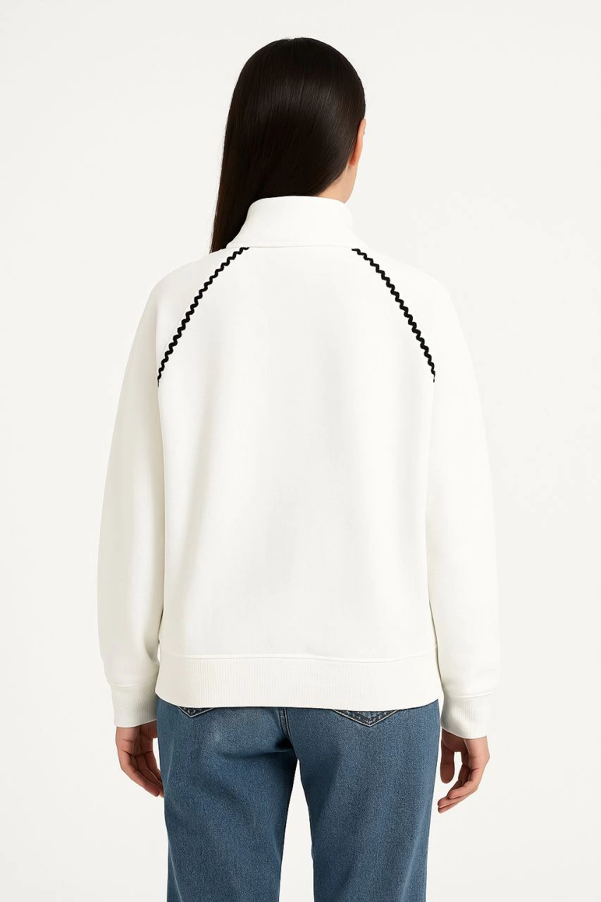 Kadın Oversize Dik Yaka Fermuarlı Sweatshirt - Zincir Nakışli Kanguru Cepli, - Beyaz