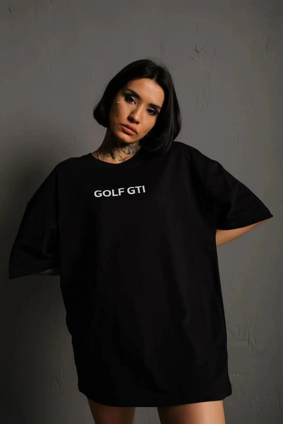 Kadın Oversize Baskılı Tişört – Golf GTI Retro Araba Desenli, Ön & Arka Dijital Baskı, Sokak Modası Stil - Siyah