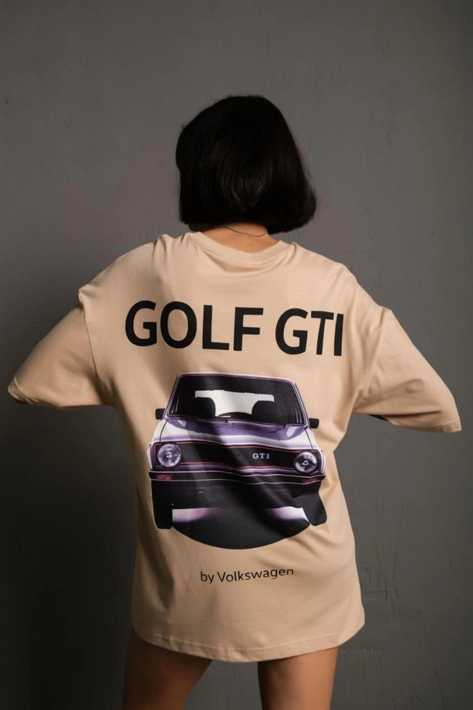 Kadın Oversize Baskılı Tişört – Golf GTI Retro Araba Desenli, Ön & Arka Dijital Baskı, Sokak Modası Stil - Bej