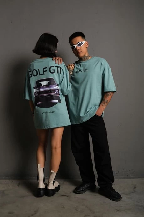 Erkek Oversize Baskılı Tişört – Golf GTI Retro Araba Desenli, Ön & Arka Dijital Baskı, Sokak Modası Stil - Mint Yeşili