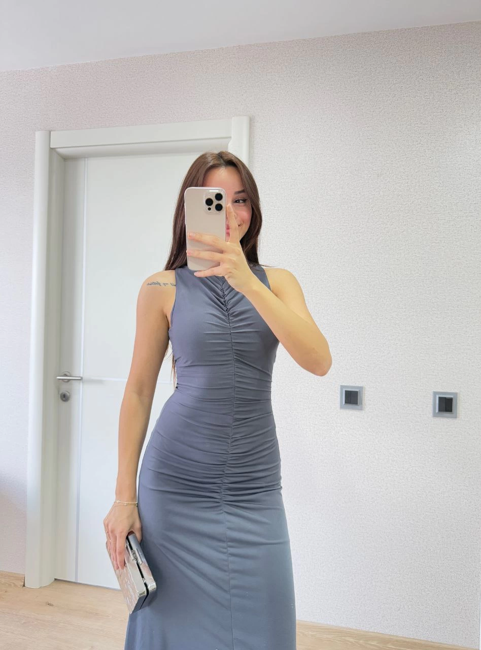 Bürümcük Kumaşlı İçi Astarlı Üzgülü Kolsuz Büzgülü Uzun Elbise - Füme