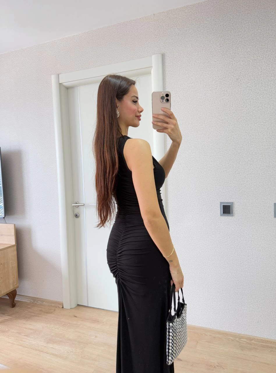 Bürümcük Kumaşlı İçi Astarlı Üzgülü Kolsuz Büzgülü Uzun Elbise - Siyah